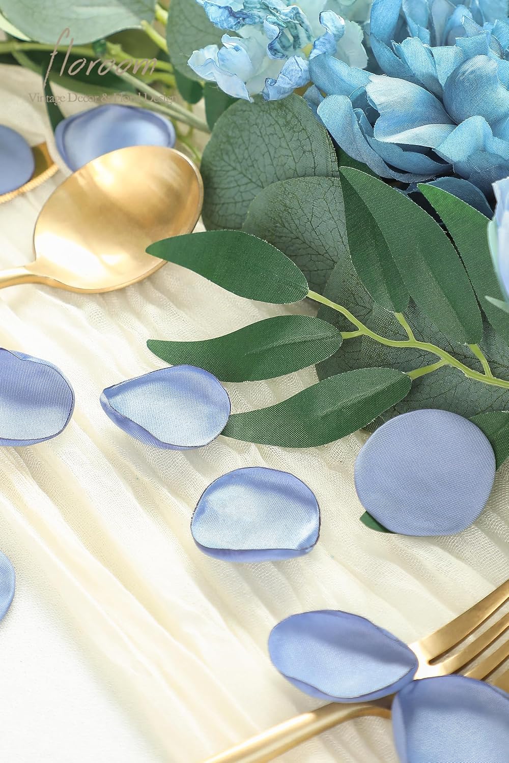 Detalle de Floroom 300pcs Dusty Blue Rose Petals — Handmade Satin Silk Confetti for Weddings and Events