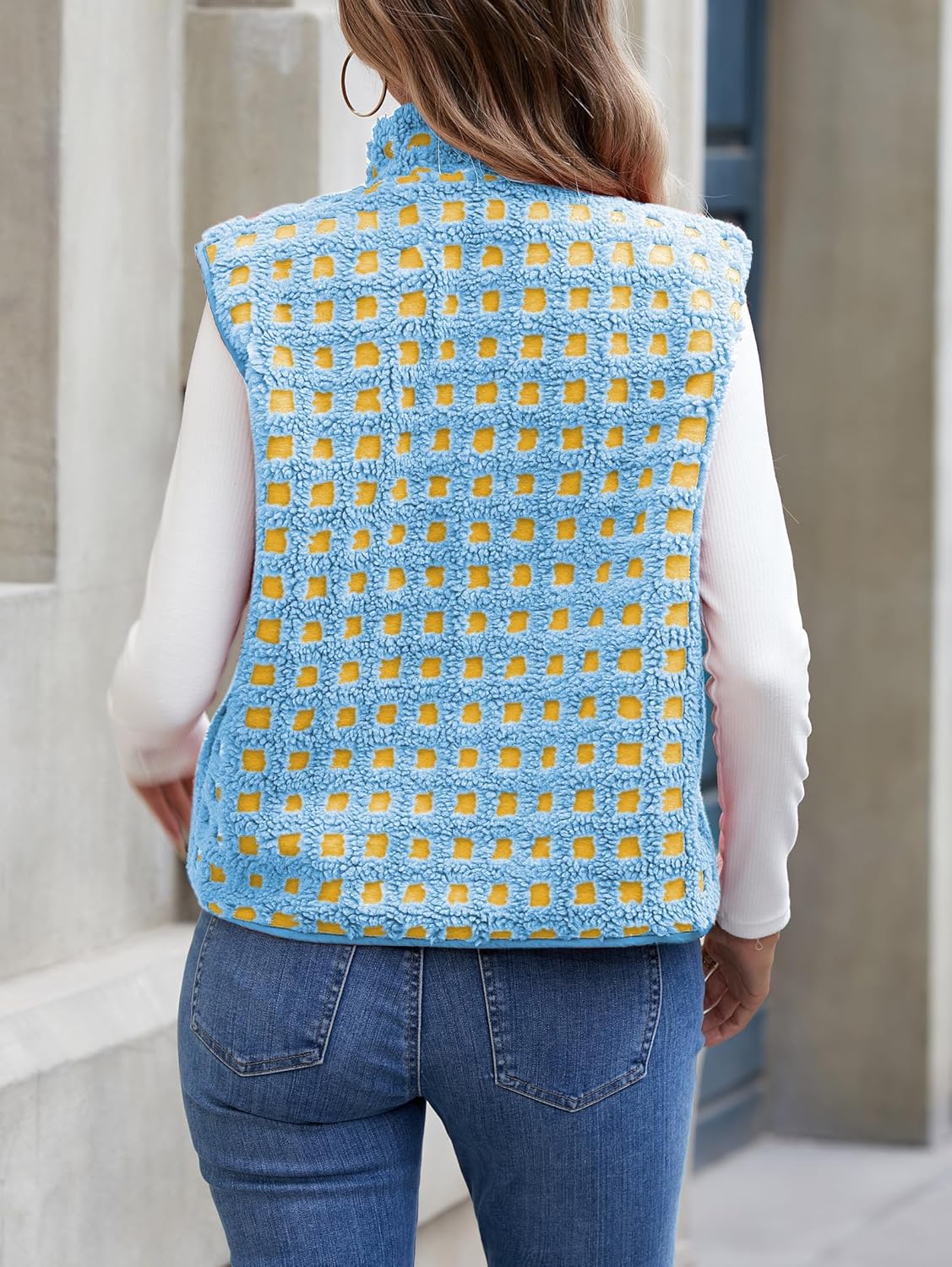 Detalle de iChunhua Women's Plaid Sherpa Fleece Gilets: Lightweight Yet Warm Layering Vest