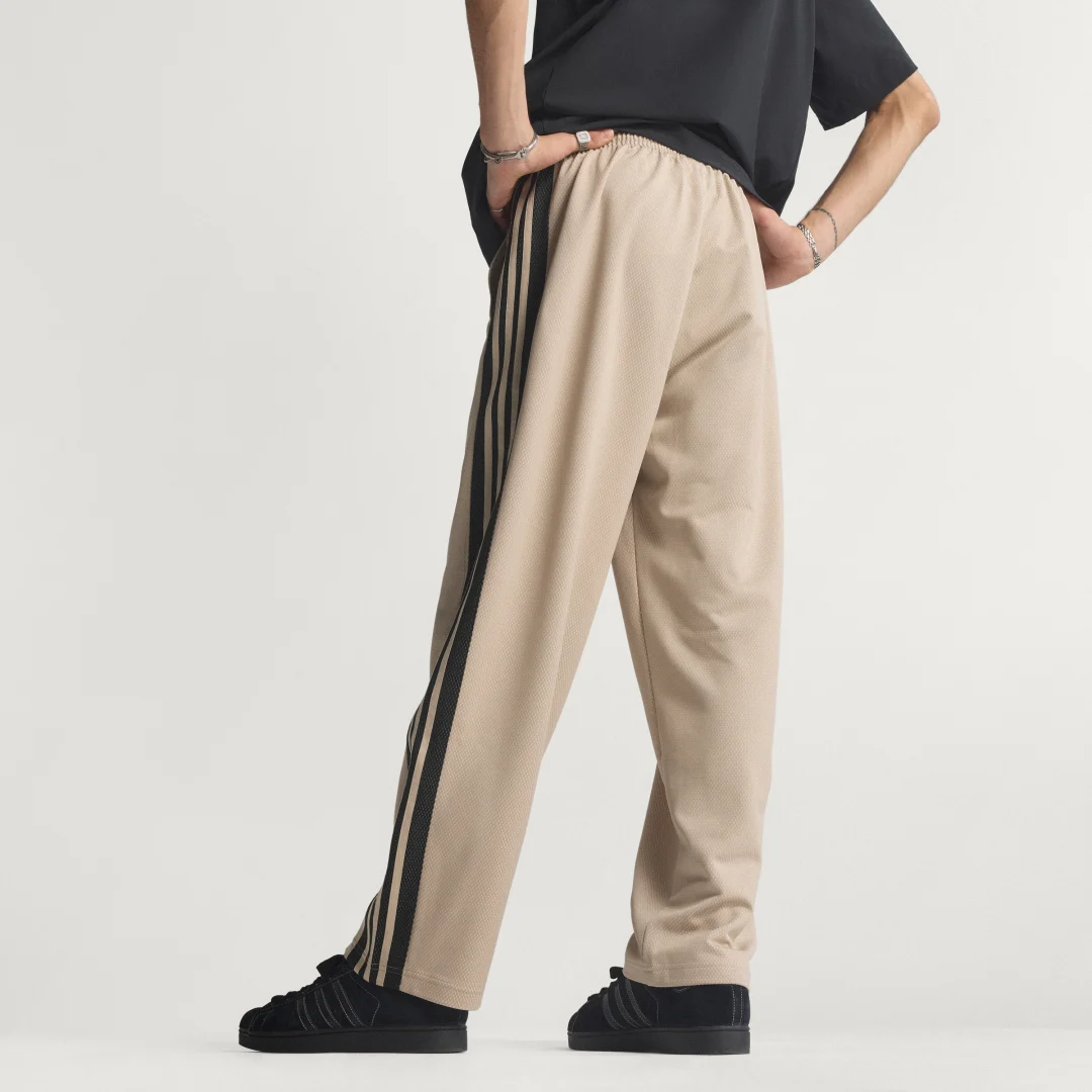 Detalle de Pantalón holgado de malla Adidas – beige