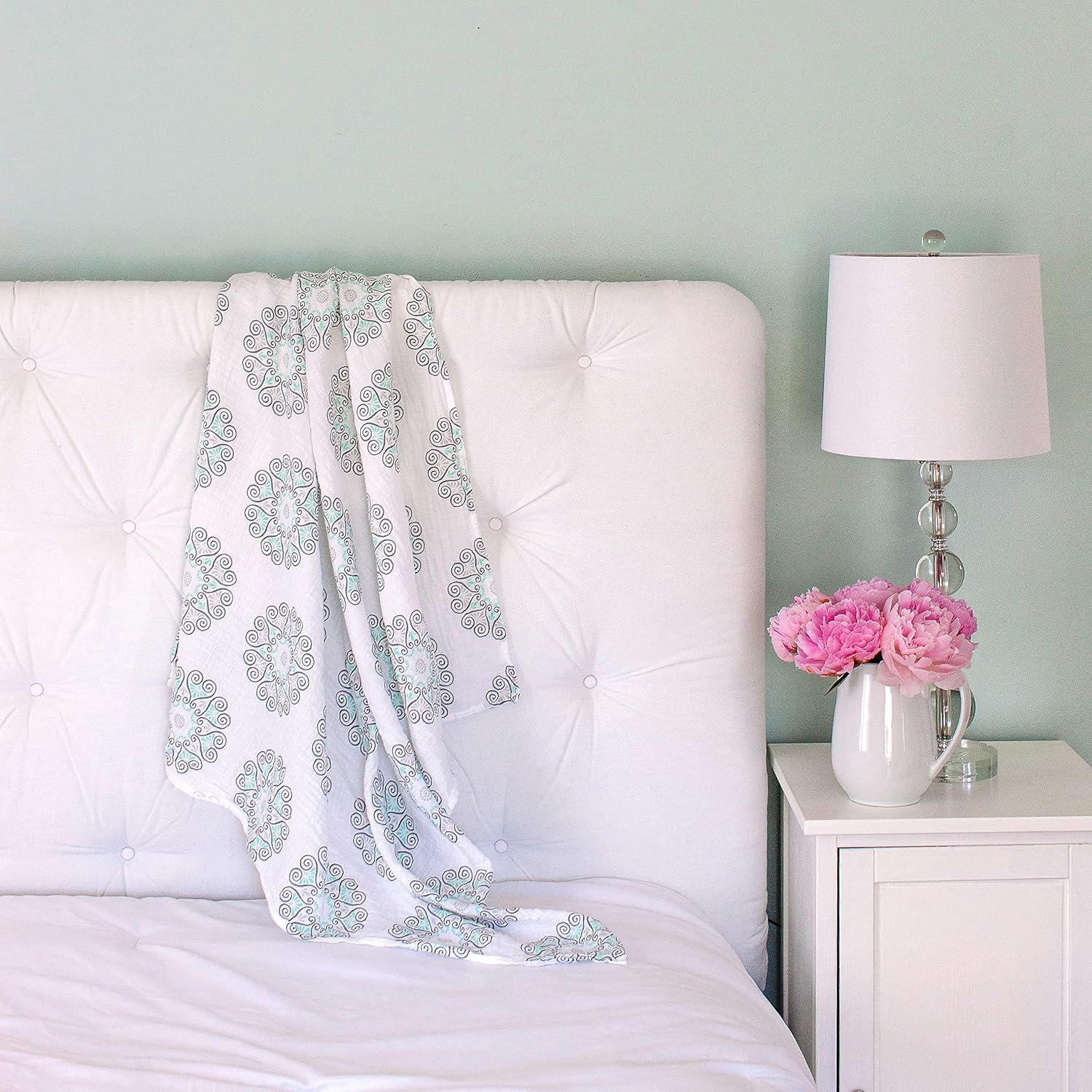 Detalle 2 de SwaddleDesigns Muslin Swaddle Blanket 46 x 46 inches