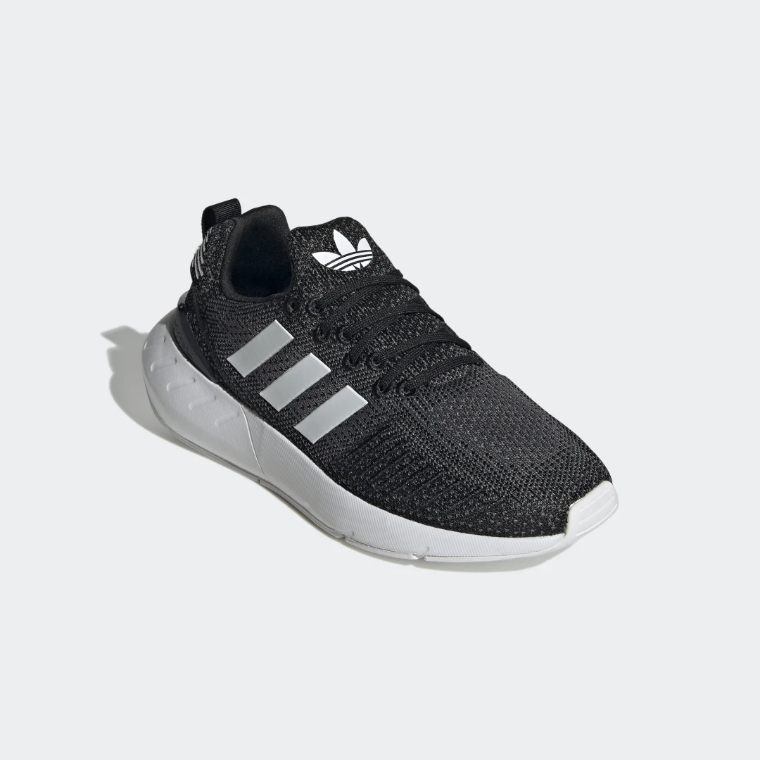 Thumbnail 3 de Zapatilla Swift Run 22 de Adidas: comodidad para uso diario en color negro