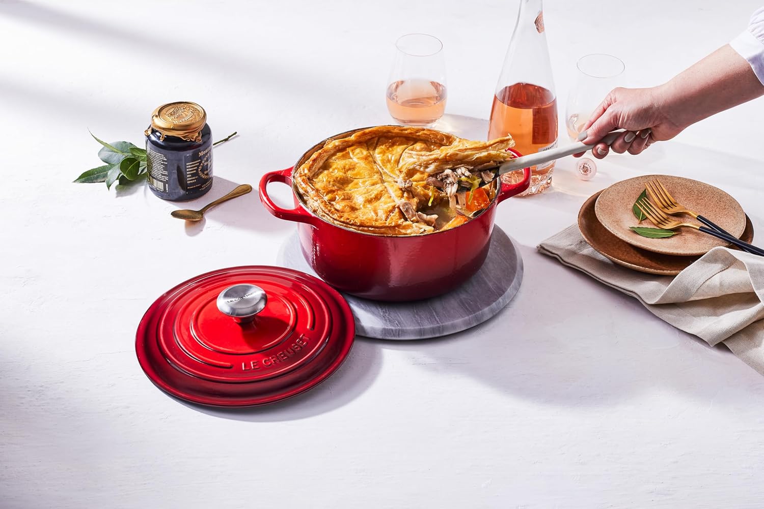 Thumbnail 5 de Le Creuset Signature Gusseisen-Bräter mit Deckel Ø 26 cm, Kirschrot – 5,3 l