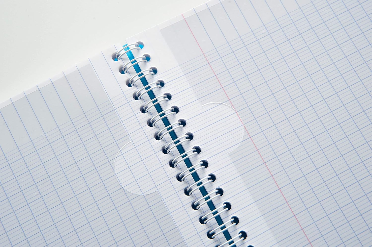 Detalle 2 de Clairefontaine 396001C Un Cahier à Spirale Koverbook A4+ 160 Pages détachables - Couverture Polypro aléatoire