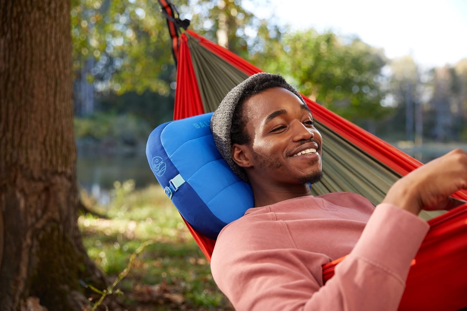 Thumbnail 6 de Ballast Beach Pillow in Palace Blue: inflatable beach pillow that stays put in wind