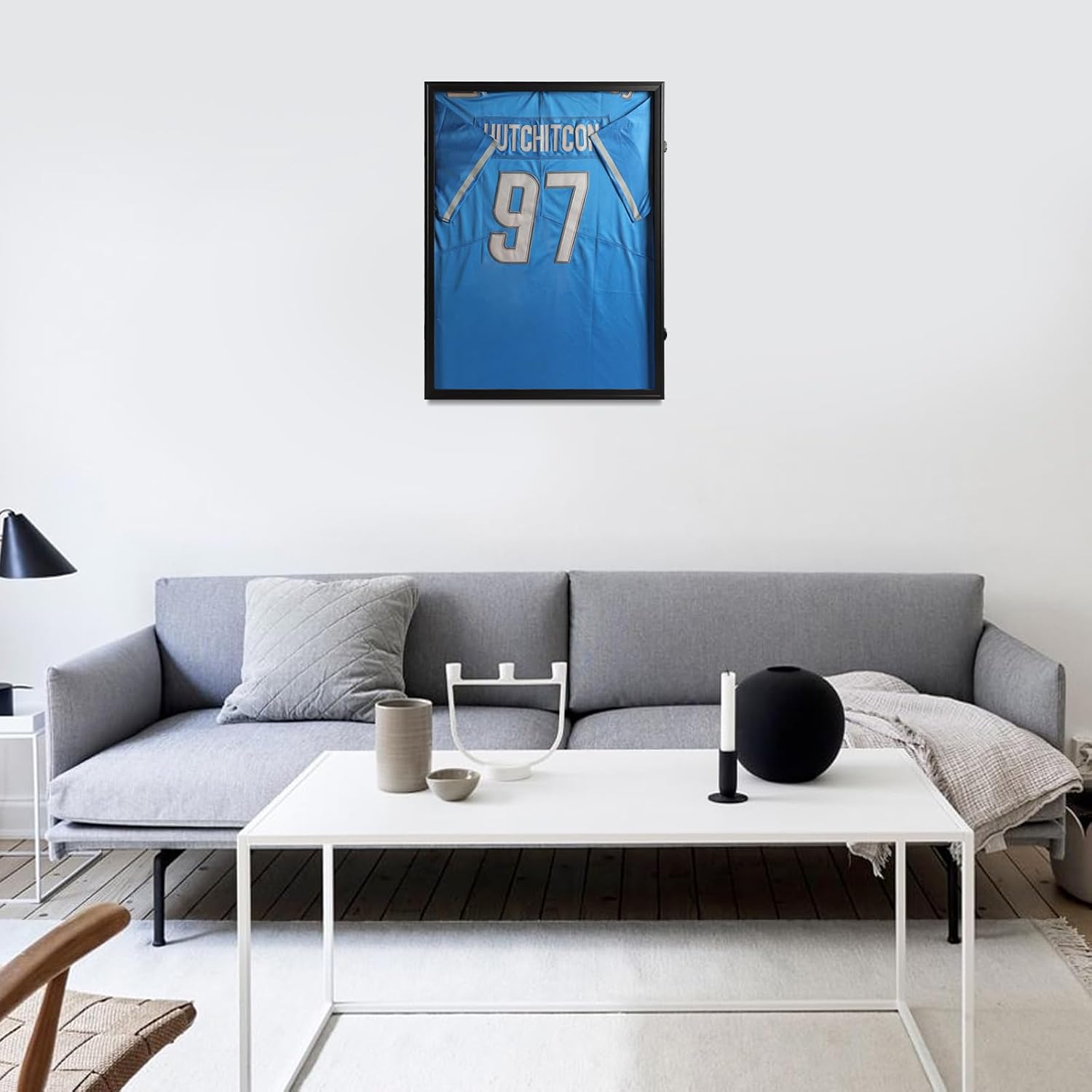 Detalle 2 de IHEIPYE Jersey Frame Display Case (Black, Lockable, Large) with UV-Protective Acrylic and Hangers