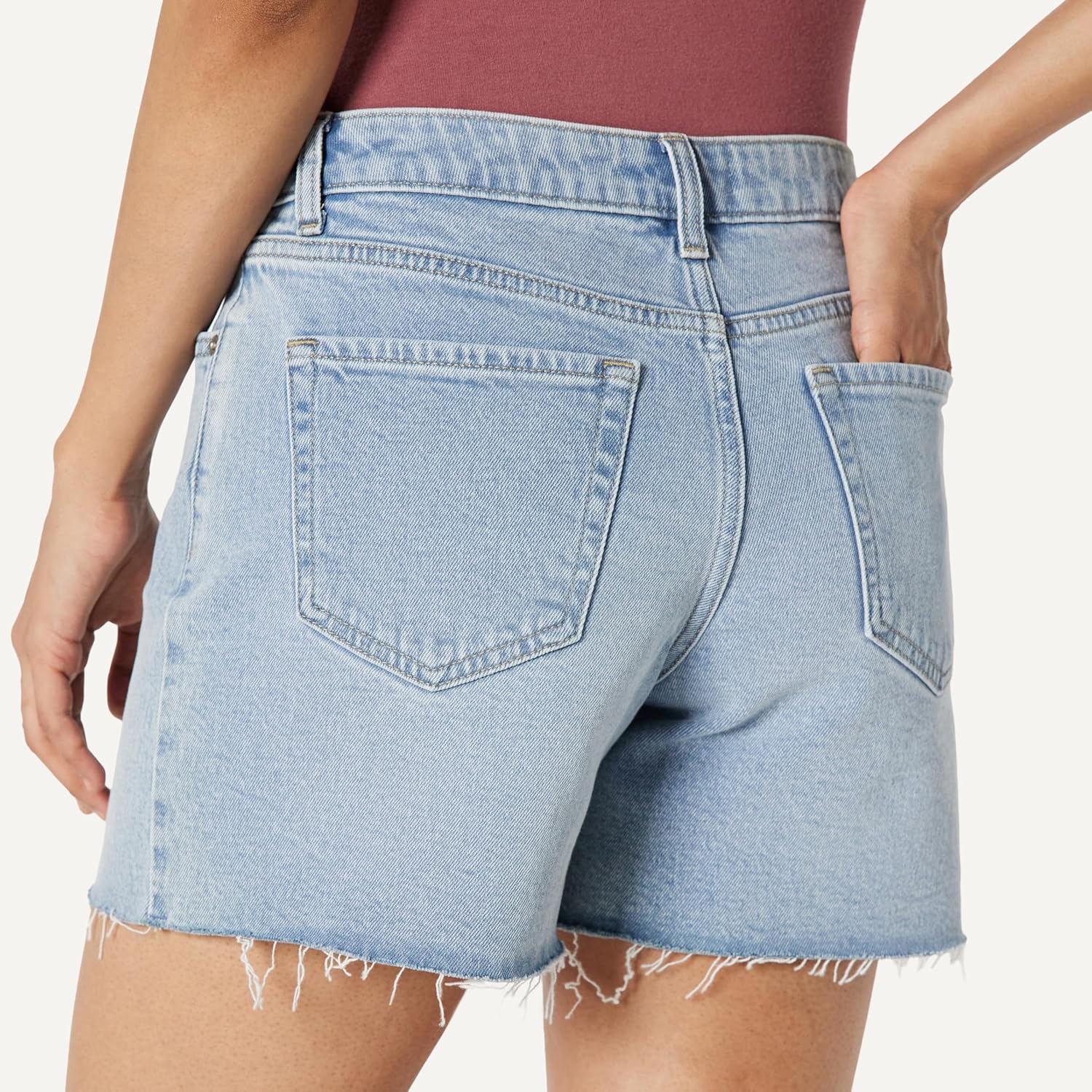 Thumbnail 3 de Amazon Essentials women’s low-stretch mid-rise regular-fit denim shorts
