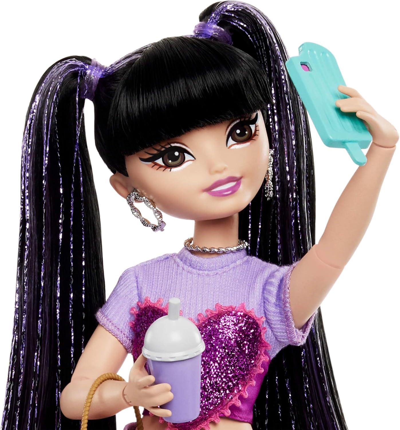 Thumbnail 3 de Barbie Dream Besties Renee Modepuppe mit langem schwarzem Haar & 11 Accessoires (HYC24)