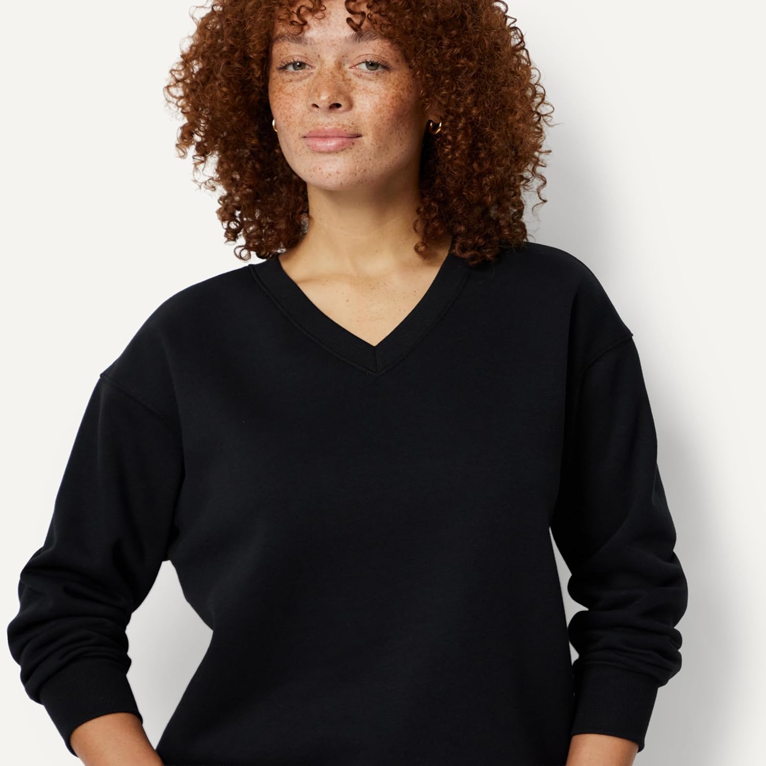 Detalle de Amazon Essentials Damen Oversize Fleece-Pullover mit V-Ausschnitt – gemütlich, vielseitig, Daily-Style