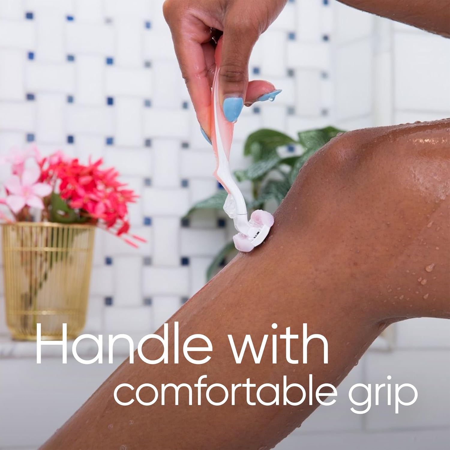 Detalle de Gillette Venus ComfortGlide Spa Breeze Razor with Refill Cartridges, Metal Handle & Shower Holder
