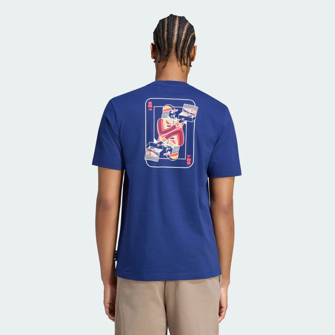 Detalle de Camiseta estampada Novelty Cards de Adidas: azul, casual y versátil