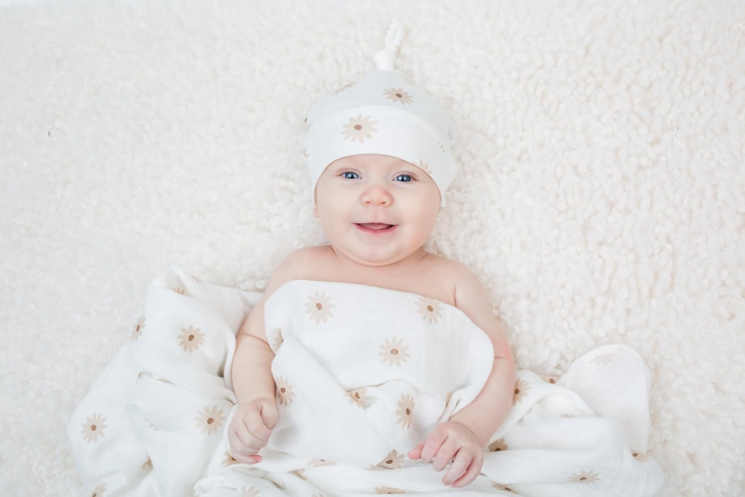 Detalle 1 de Lulujo Baby Swaddle Set, 47 in x 47 in