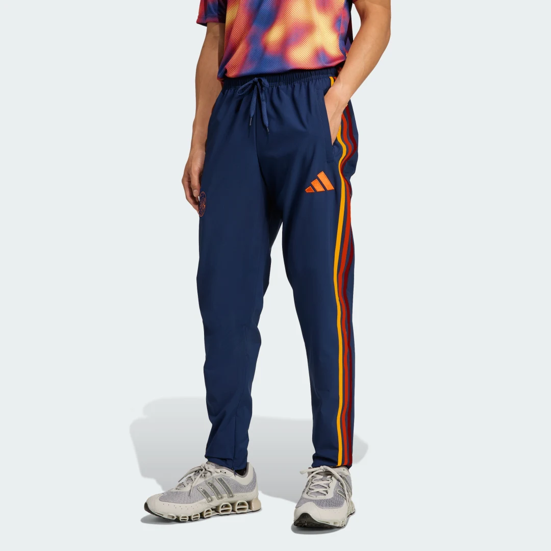 Imagen de Pantalón Ajax x ID&T de Adidas en azul: comodidad y estilo para el día a día en OfertitasTOP