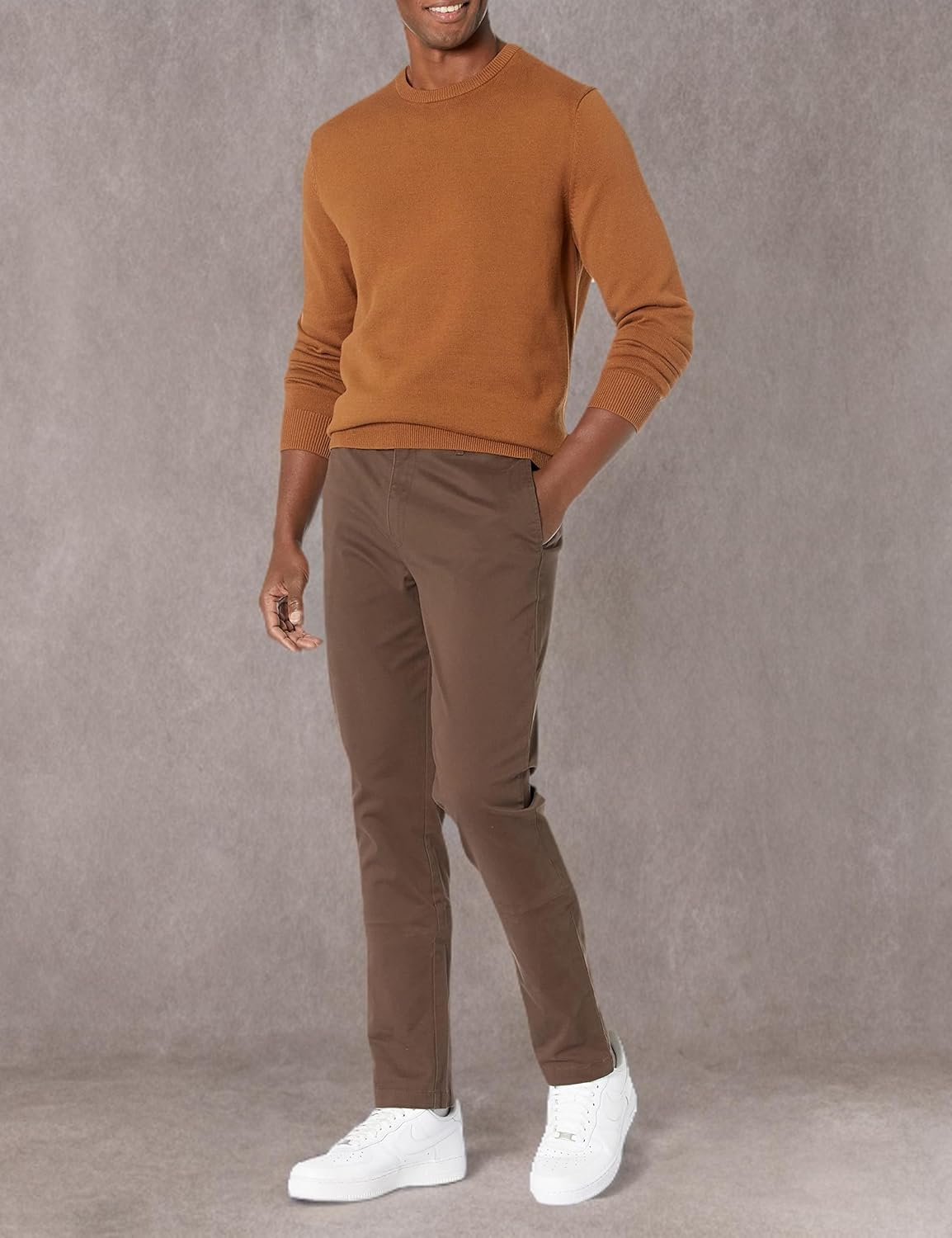 Thumbnail 4 de Amazon Essentials Herren Chinohose mit Stretch-Twill in Skinny-Passform (Khaki)