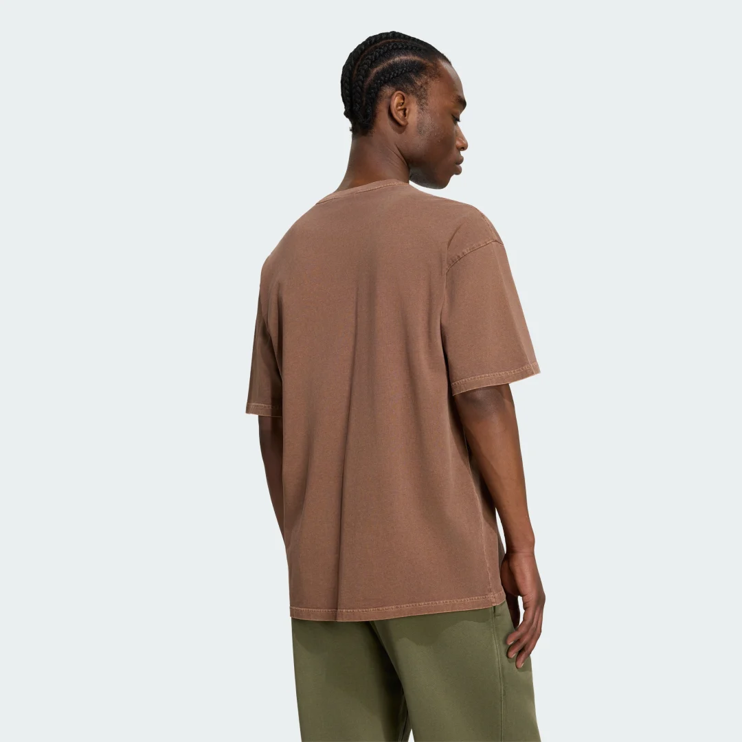 Detalle 2 de Camiseta holgada Trefoil Essentials con efecto lavado y hombros caídos – Adidas