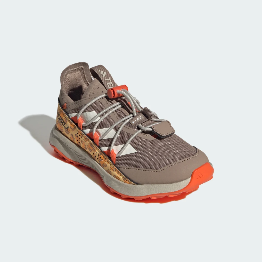 Detalle 2 de Zapatilla Terrex Voyager 21 HEAT.RDY Travel de Adidas — versátil compañera para tus rutas urbanas