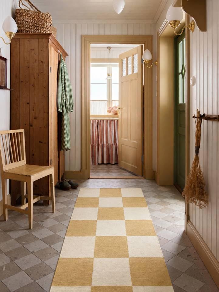 Detalle de RugVista Classic Chess Runner Rug, 80 x 250 cm, Yellow Wool-Cotton, Oeko-Tex 100