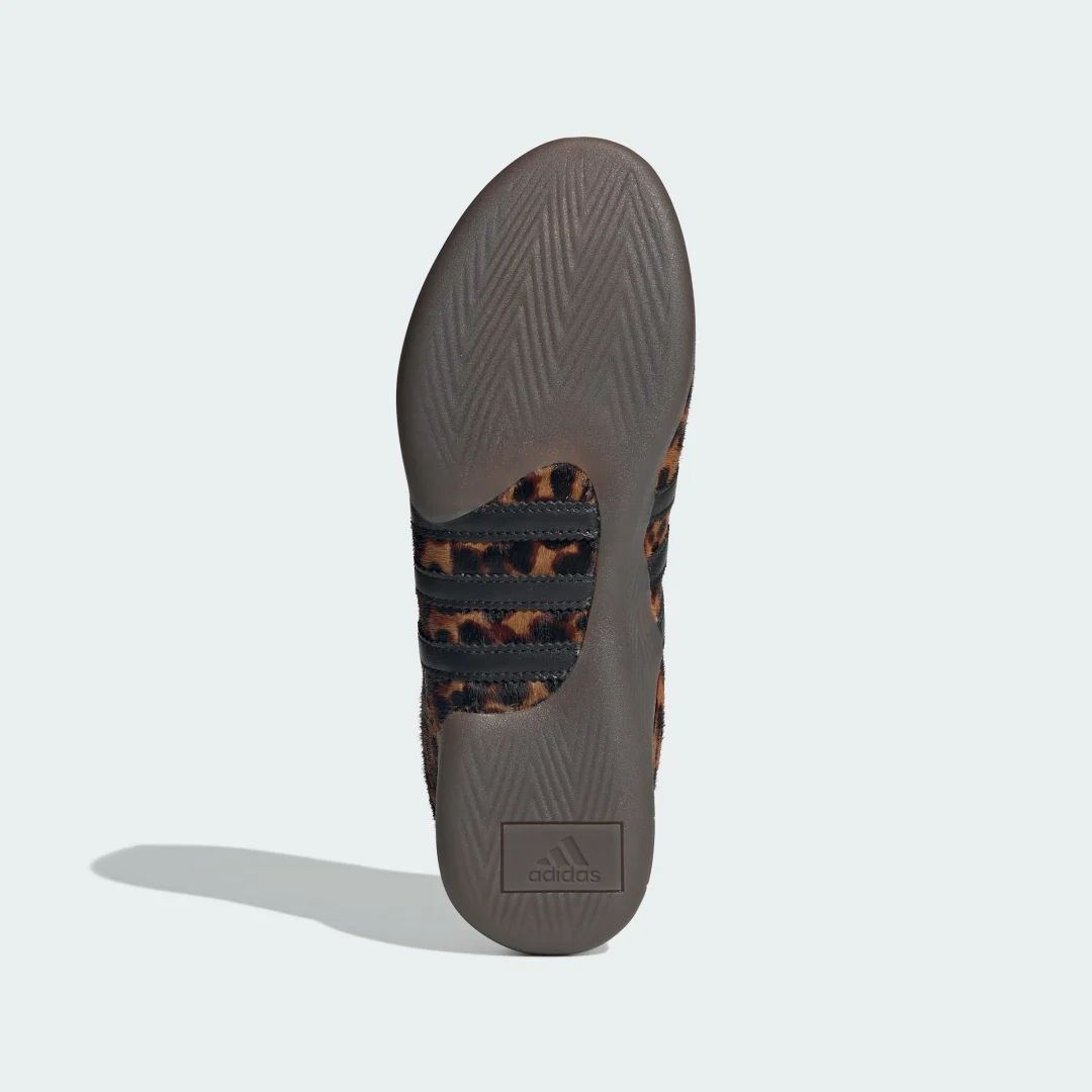 Detalle de Zapatilla Adidas Taekwondo Mei – estilo y comodidad para entrenos en color Marrón