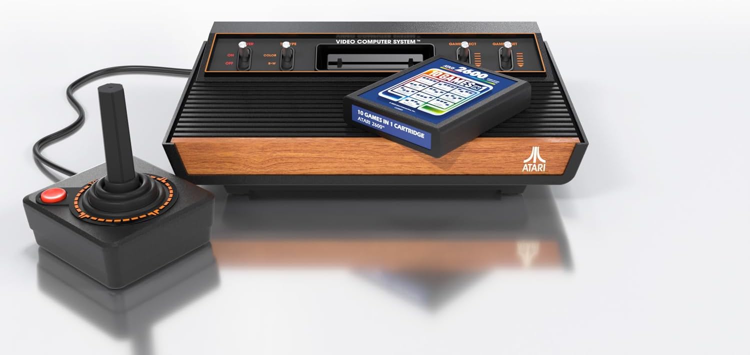 Detalle de Atari 2600+ — la versione aggiornata del classico con compatibilità retro e 10 giochi inclusi
