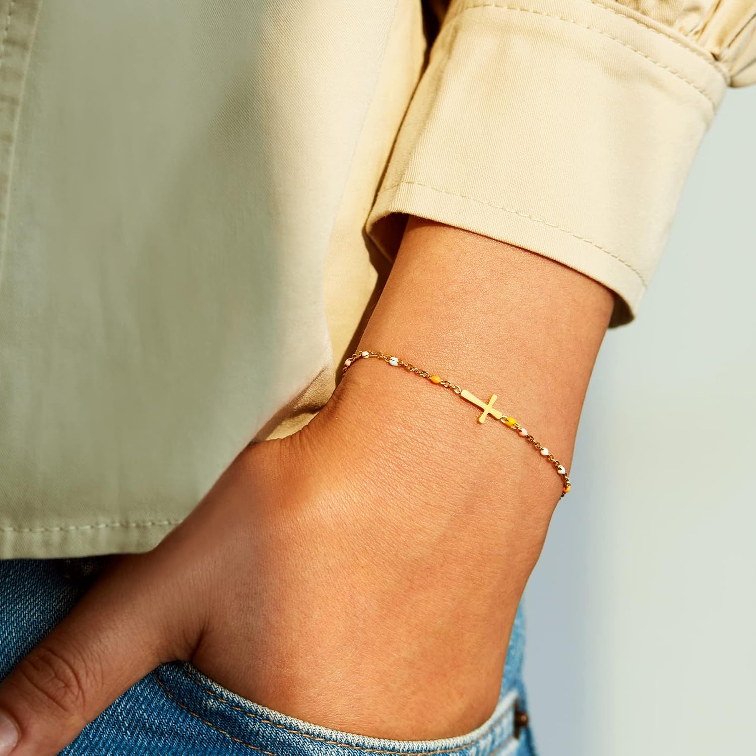 Detalle de STORYJEWELLERY Cross Bracelet with 18K Gold Layer