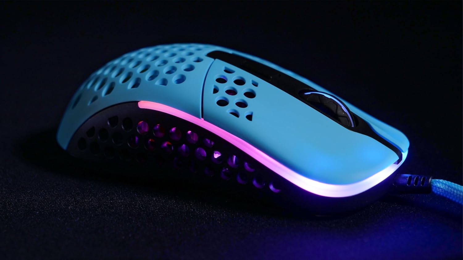 Detalle de Xtrfy M42 RGB – Ultraleichte Gaming-Maus in Miami-Blau (M42-RGB-BLUE)