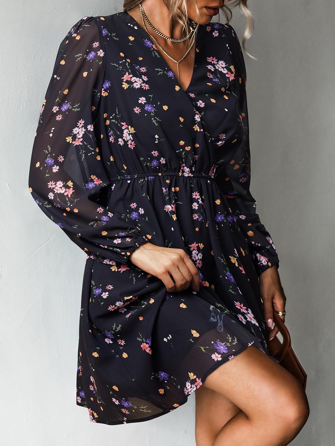 Detalle 2 de Cupshe Abito autunnale chiffon mini con scollo a V