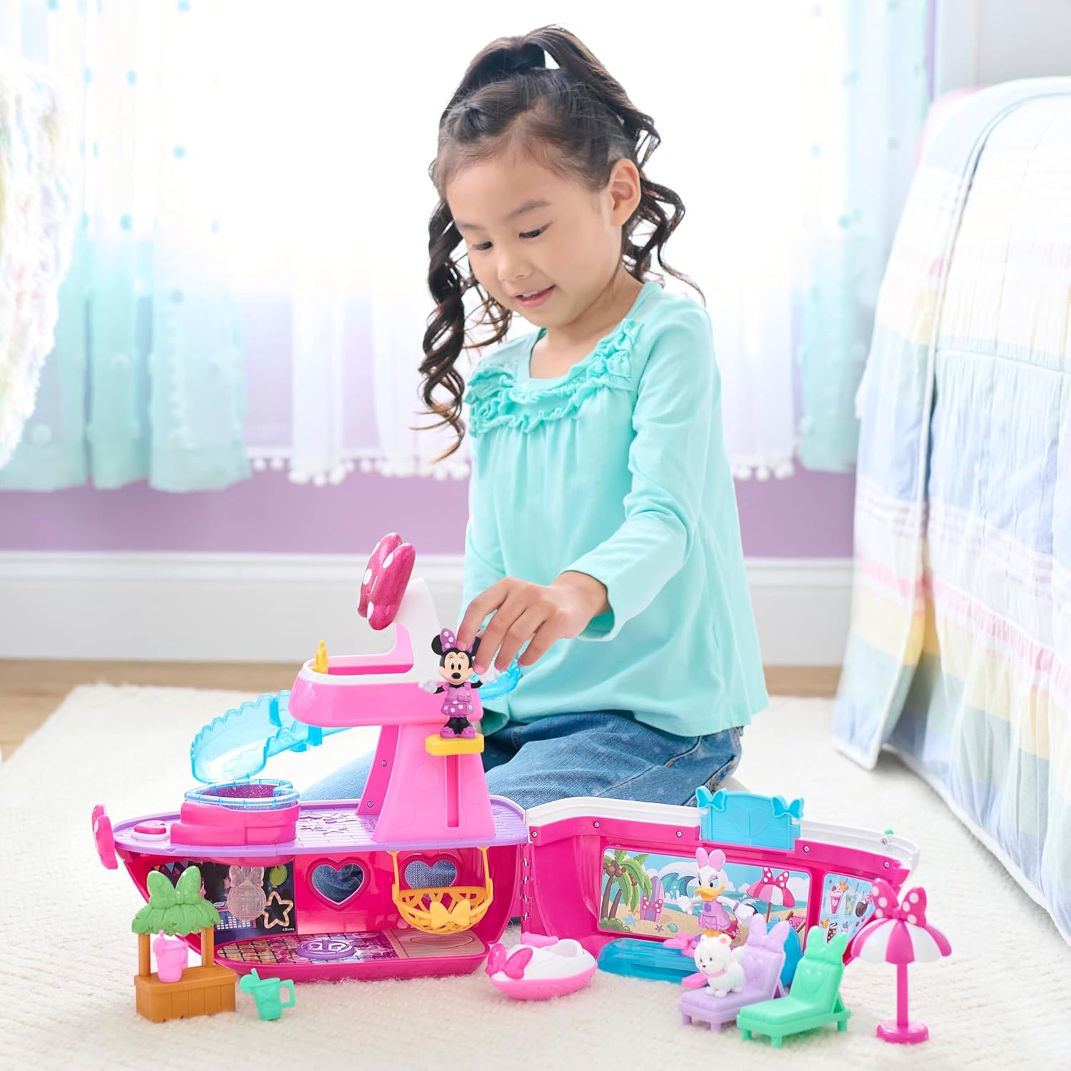 Detalle 2 de Just Play 88952 Disney Junior Minnie Mouse jachtspeelset met geluid en licht
