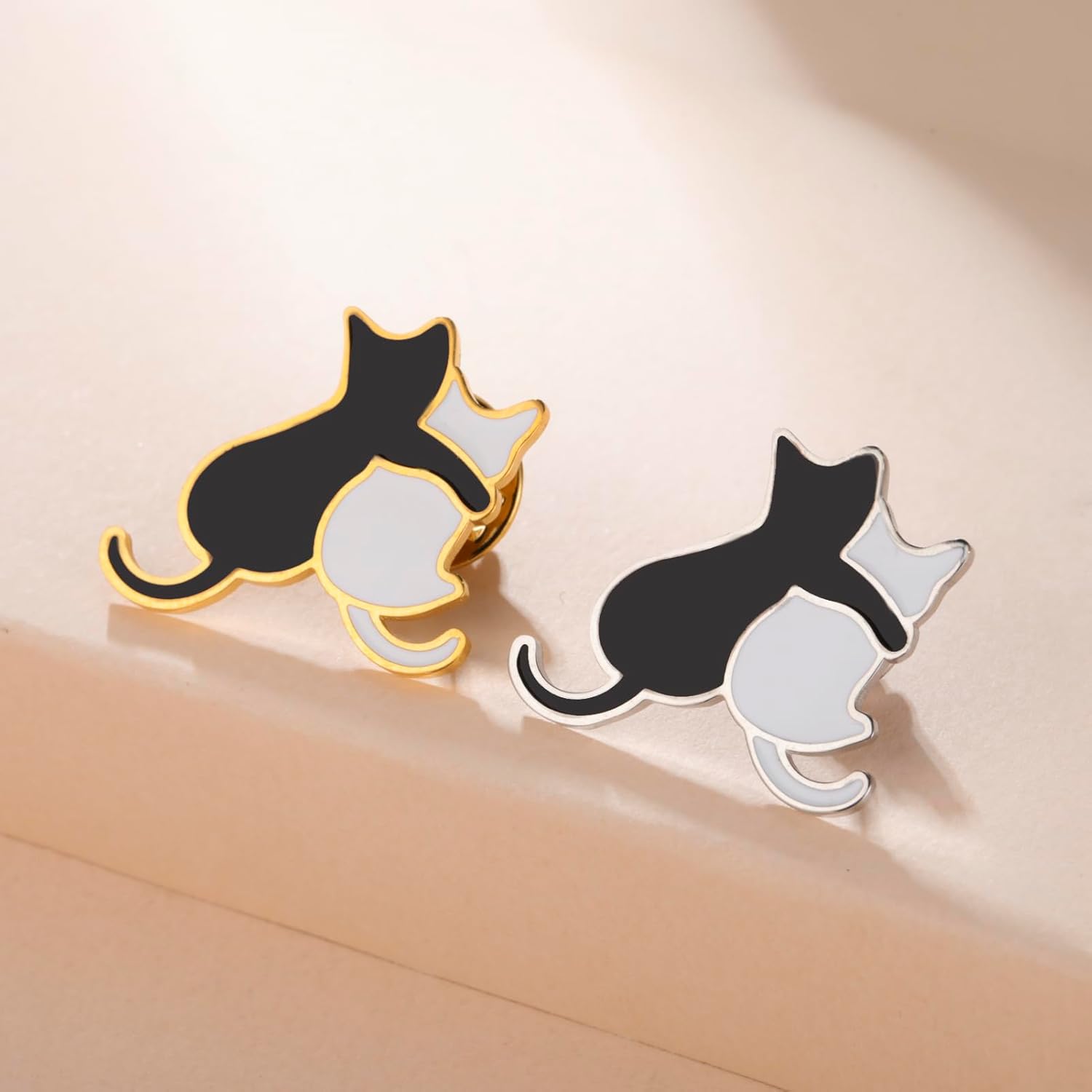 Thumbnail 5 de Dreamtimes Katzenbrosche & Hundebrosche als Anstecknadel aus Edelstahl – Motiv Katze und Hund kuscheln