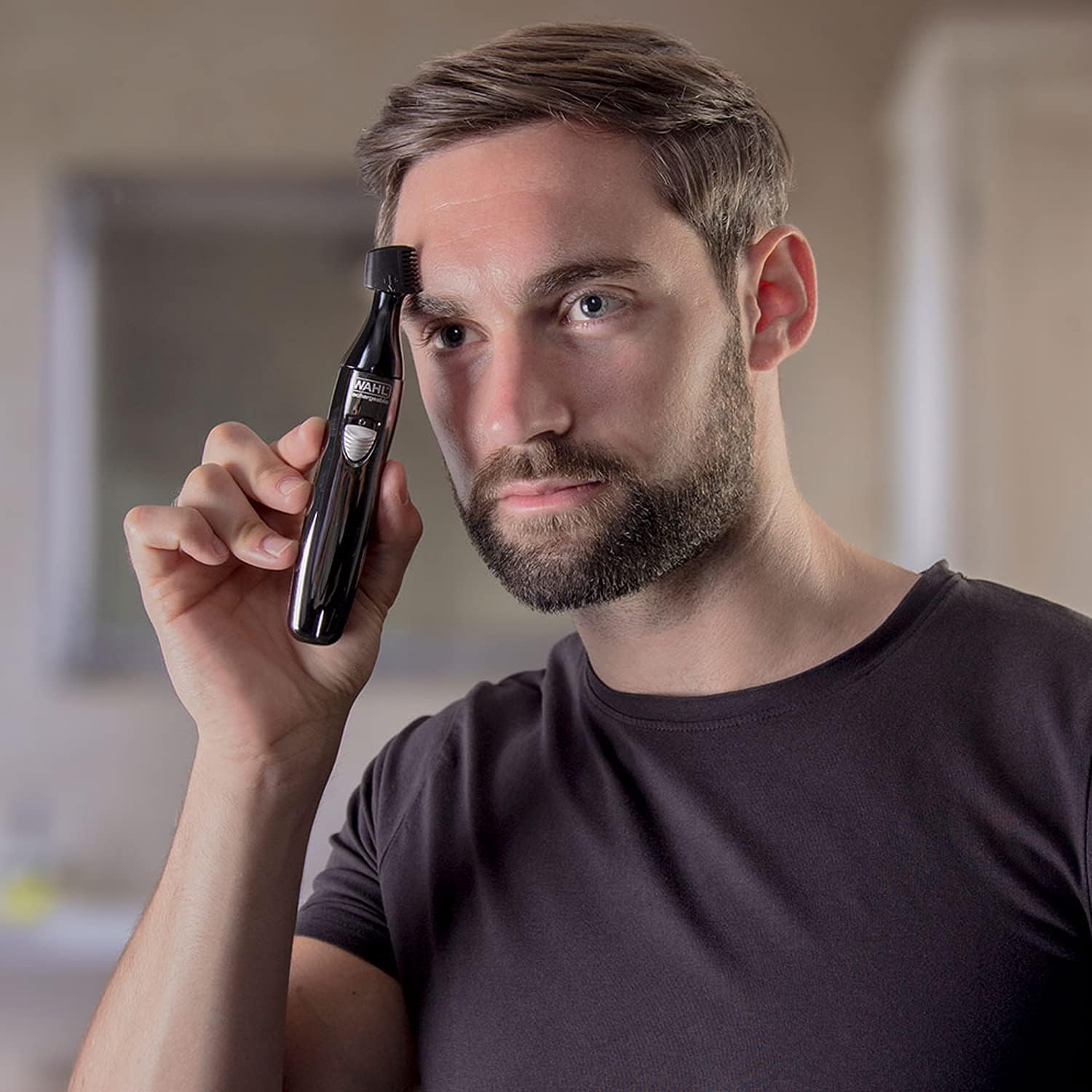 Detalle 2 de Wahl 3 in 1 Personal Trimmer – Rechargeable nose hair, eyebrow and facial hair trimmer (black)