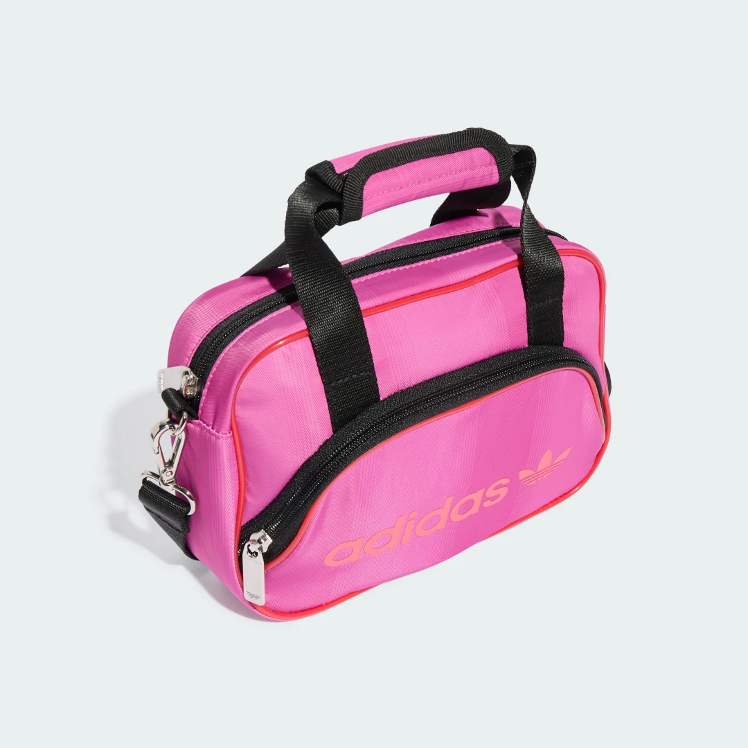Detalle de Bolso Airliner pequeño de Adidas en Rosa