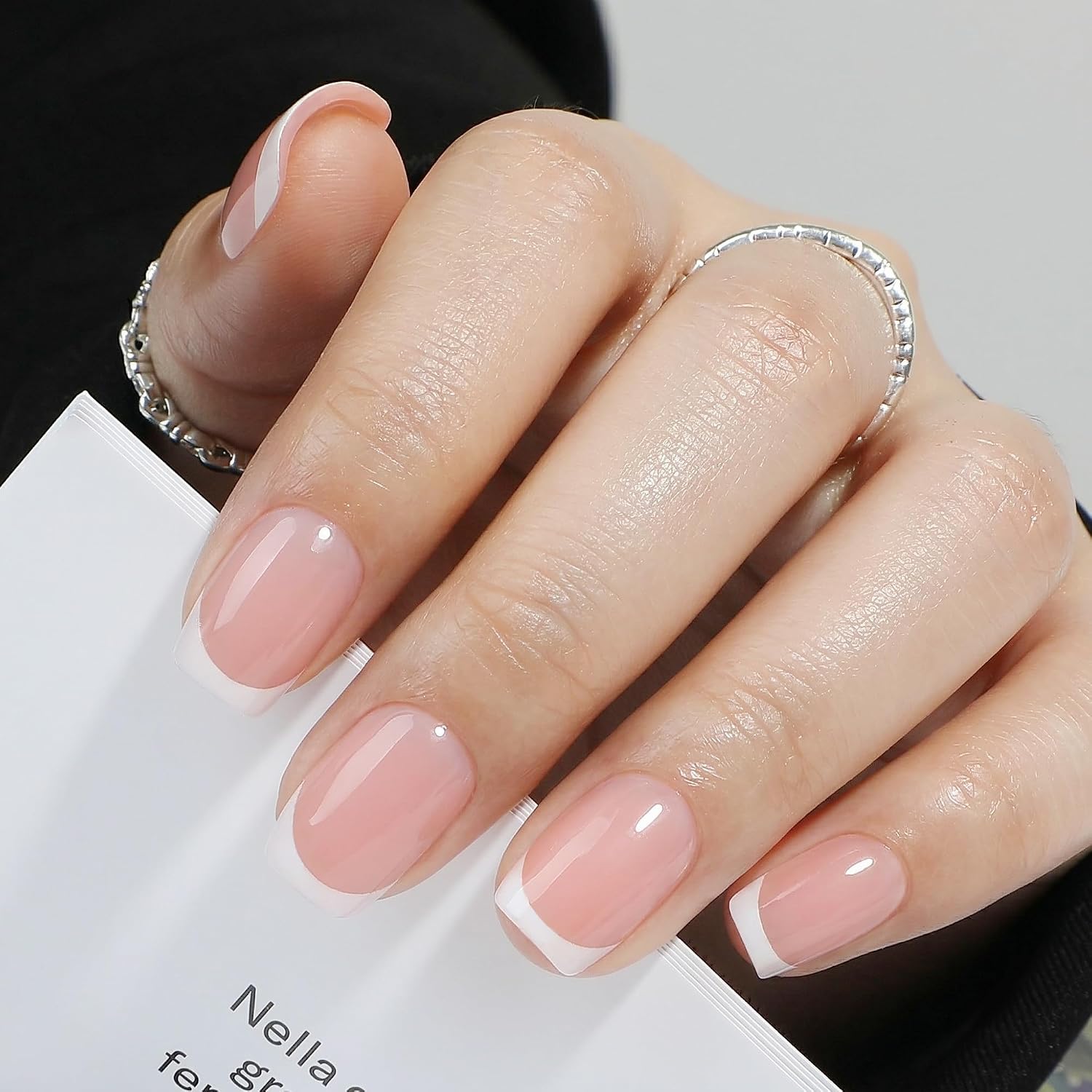 Detalle 2 de UNA GELLA UG-B040 French Tip Press-On Nails, Short Square Nude Pink, 32-Piece Soft Gel Kit
