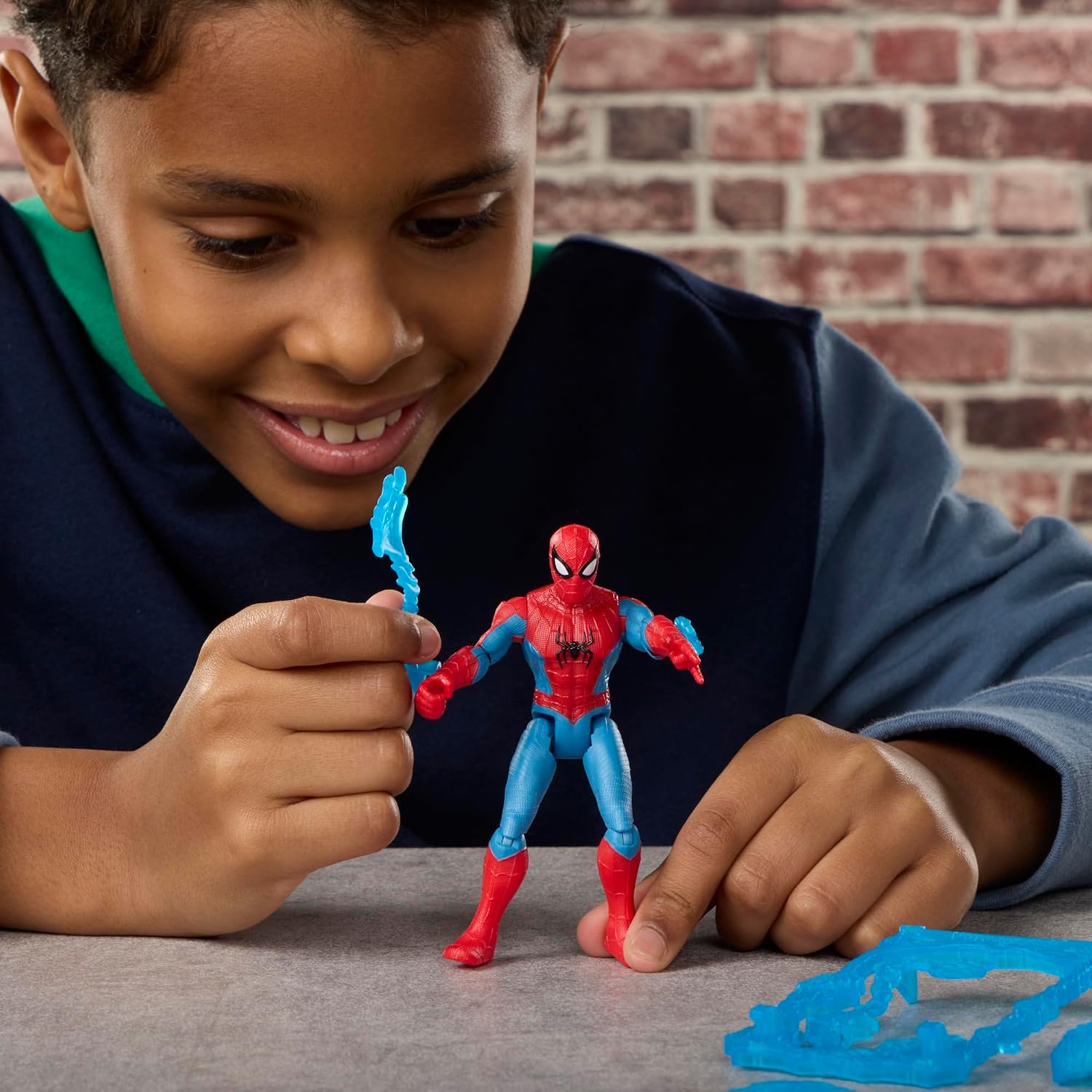 Detalle 2 de Marvel G33955X0 Spider-Man ActionVerse, figurka 11,4 cm z 6 akcesoriami