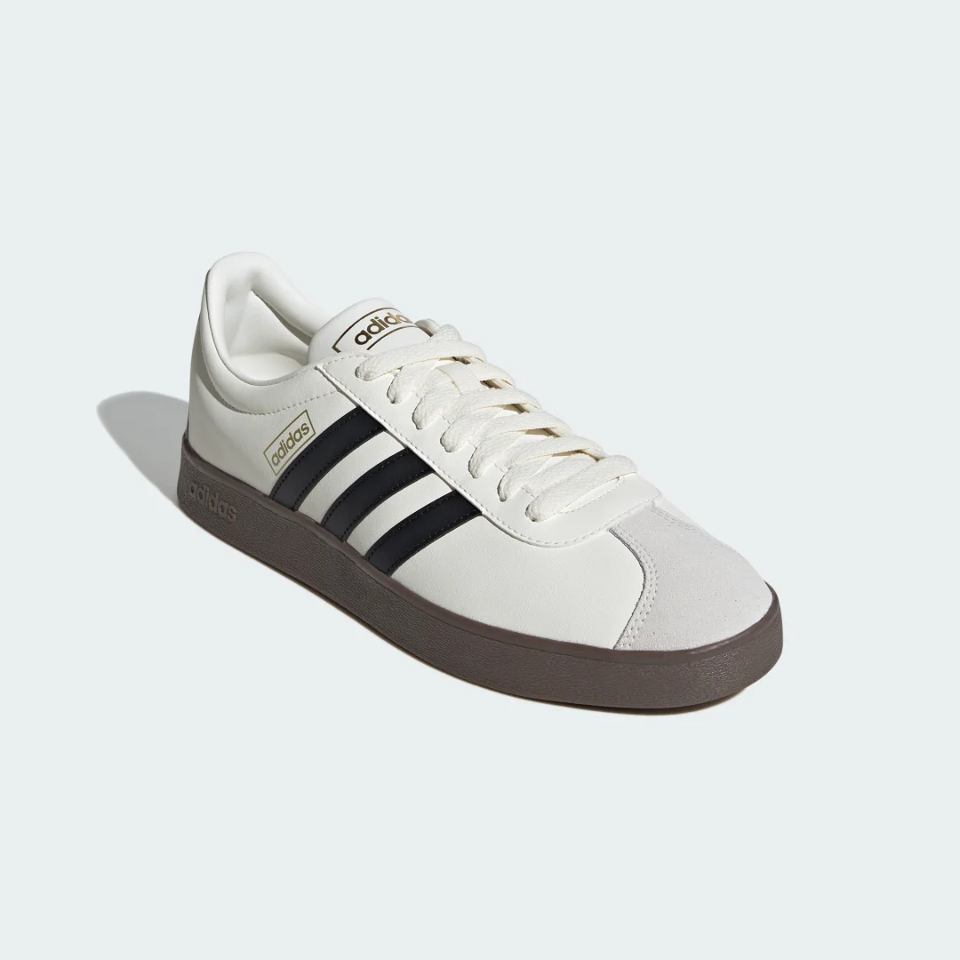 Detalle 2 de VL Court Classic Shoes de Adidas: zapatillas blancas para estilizar el día a día