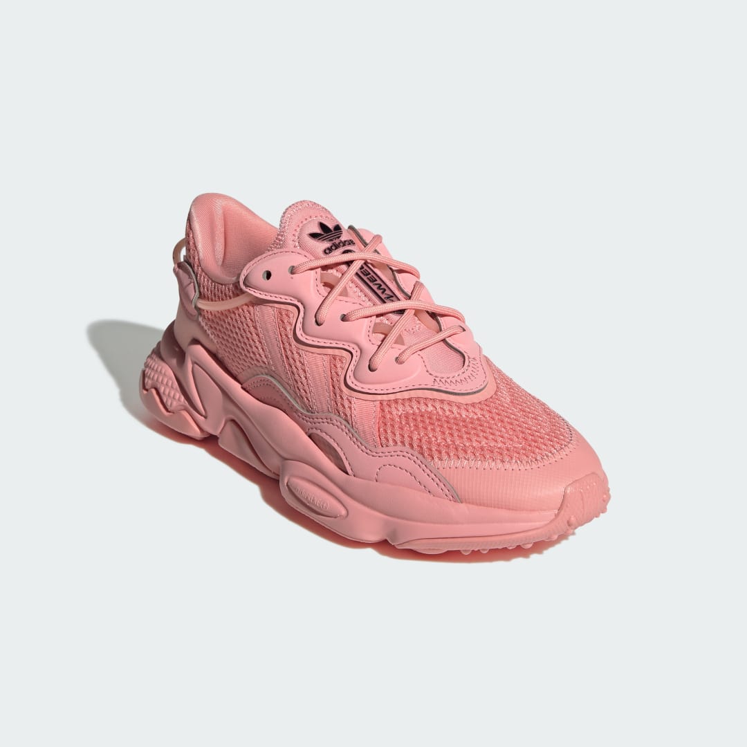 Detalle 2 de Zapatilla OZWEEGO de Adidas: estilo cómodo para el día a día en Rosa