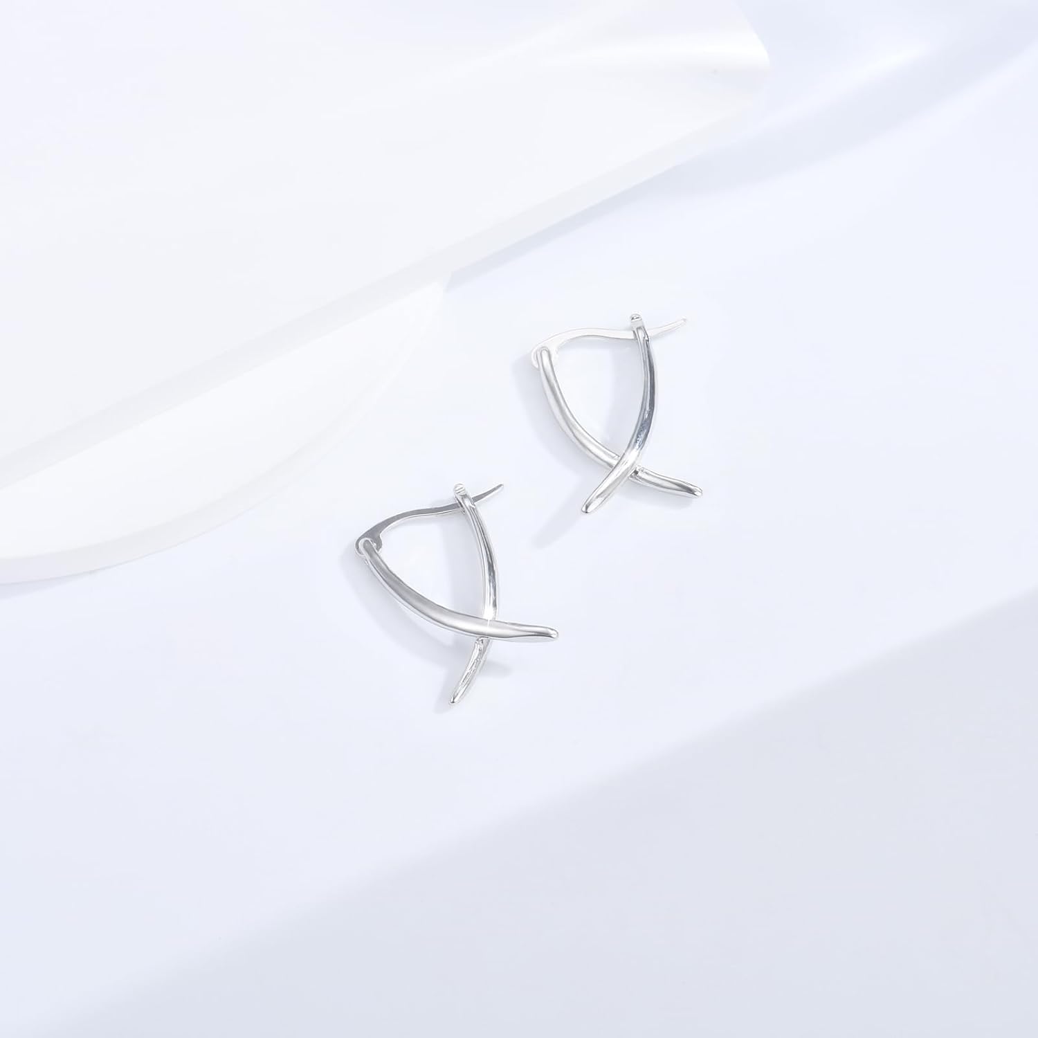 Thumbnail 6 de WOVEE X Kreuz Ohrringe – Schlichte Kreuz-Ohrringe inKupfer Weiß vergoldet, 21×15 mm