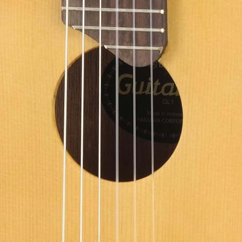 Detalle de Yamaha GL1 Guitalele: chitarra‑ukulele in legno, 6 corde nylon/acciaio, scala 17'' con custodia inclusa