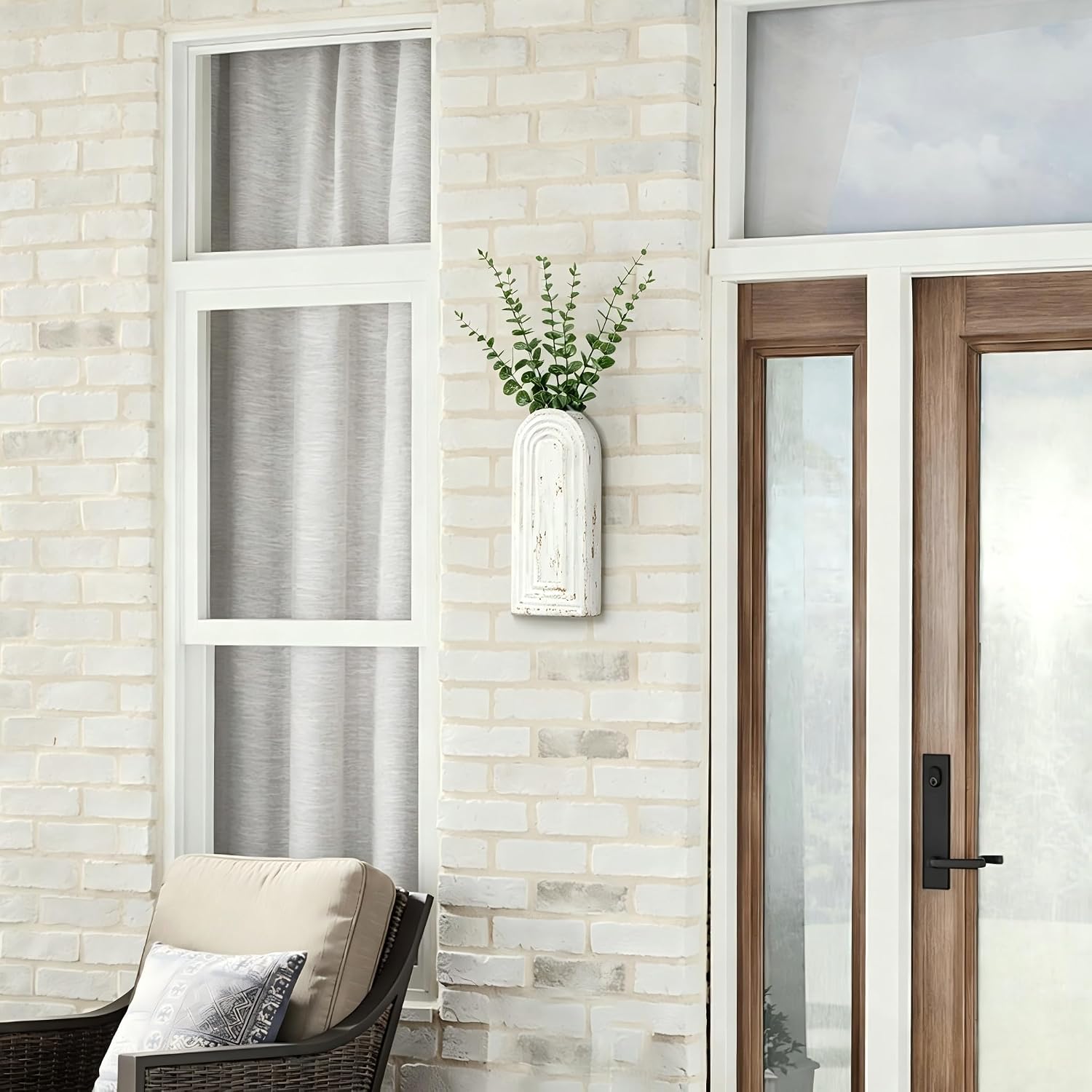 Detalle de umitiu wwvase1 Wooden Wall Vases, Set of 2, Washed White