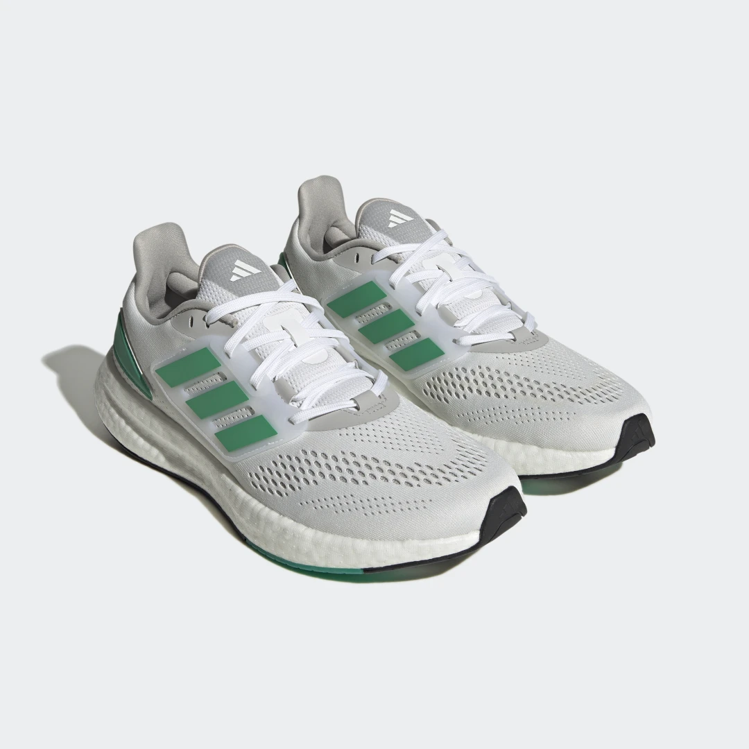 Detalle 2 de Zapatilla Pureboost 22 de Adidas en blanco: versatilidad y comodidad para cada paso