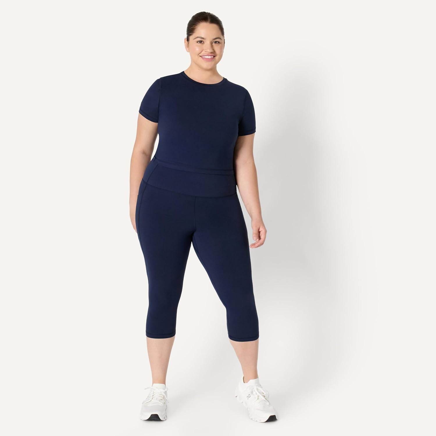Thumbnail 6 de Amazon Essentials Damen Active FormFlex „Buttery Soft“ Bauchfreies Workout-Top mit kurzen Ärmeln