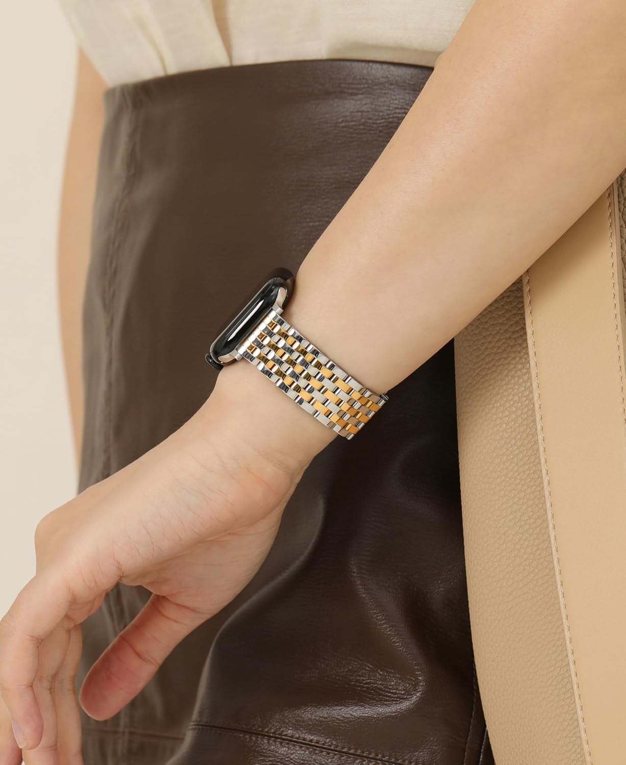 Detalle de Memori Planet Seven-Link Apple Watch Band, Two-Tone Stainless Steel