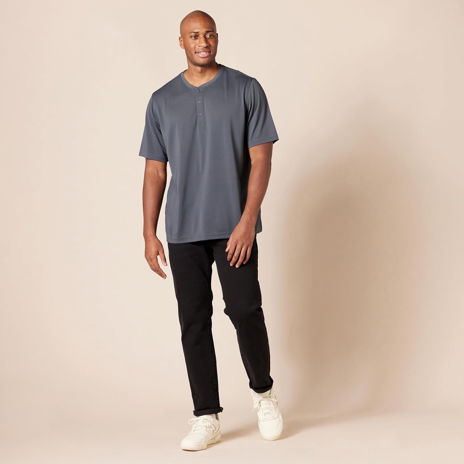 Thumbnail 5 de Amazon Essentials Men’s Regular-Fit Quick-Dry Jersey Henley T-Shirt