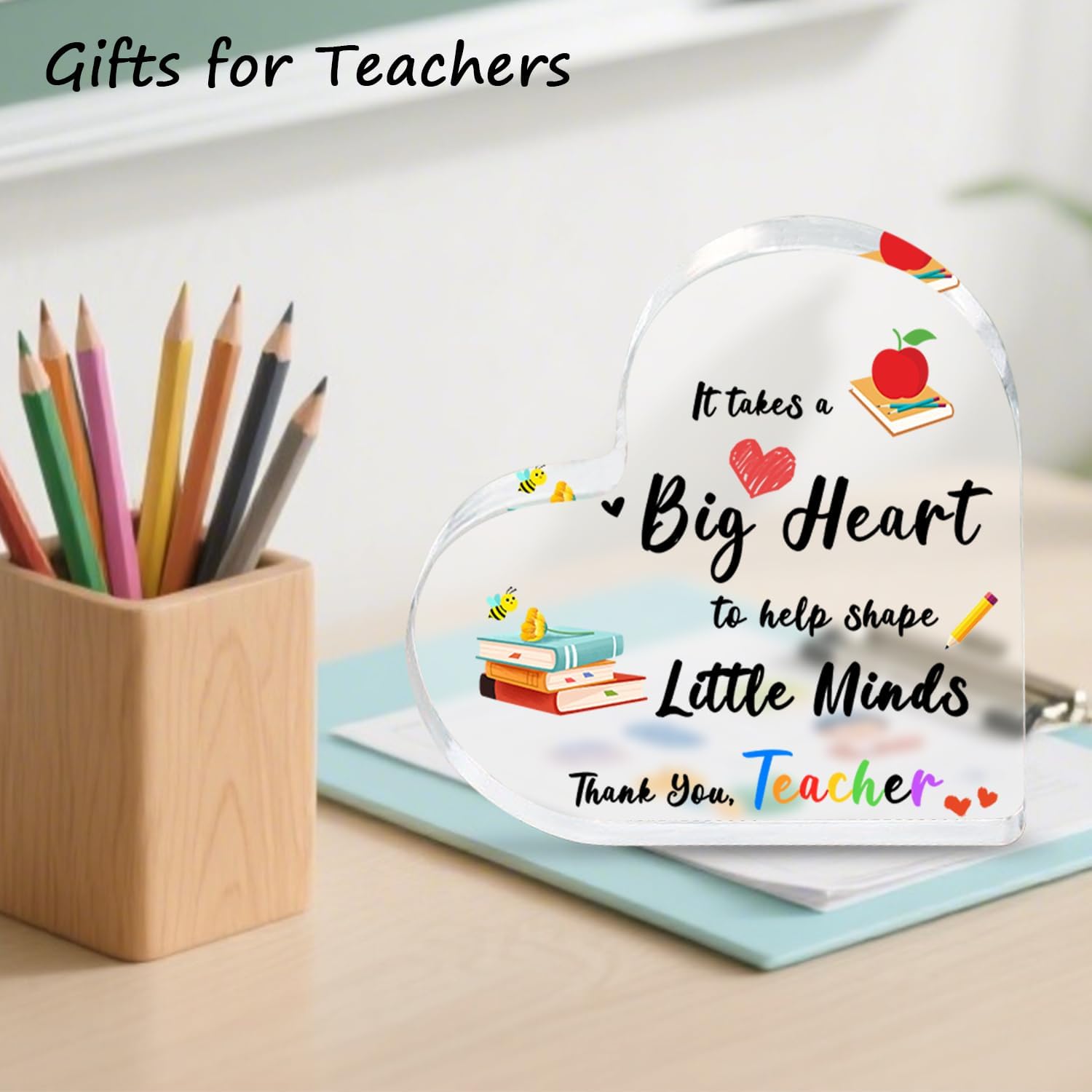 Detalle de Heart-Shaped Acrylic Teacher Plaque: A Thoughtful 'Big Heart' Gift for End of Year