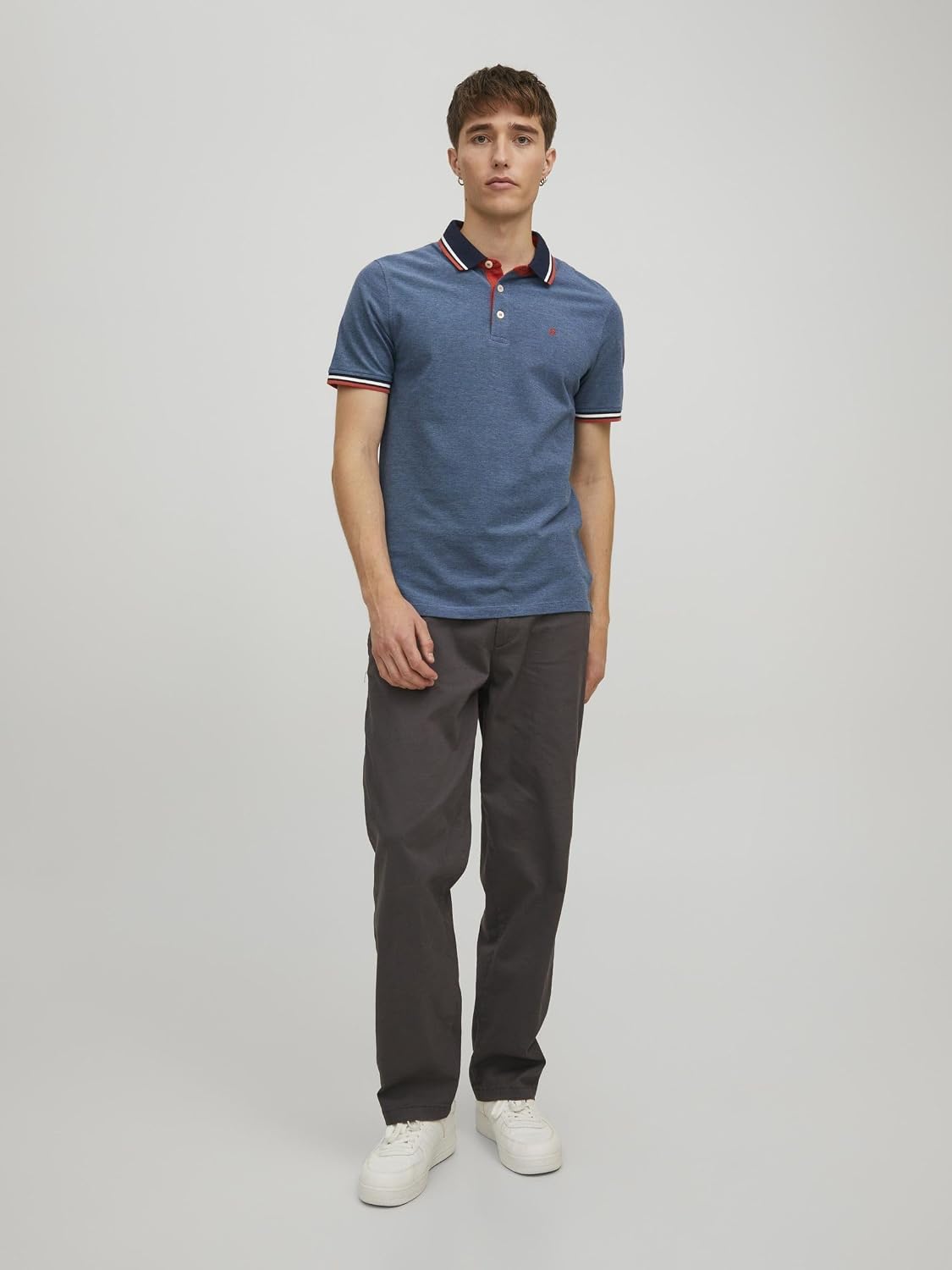 Detalle de JACK & JONES Polo Plain Shirt Collar Polo: stile essenziale e sostenibilità