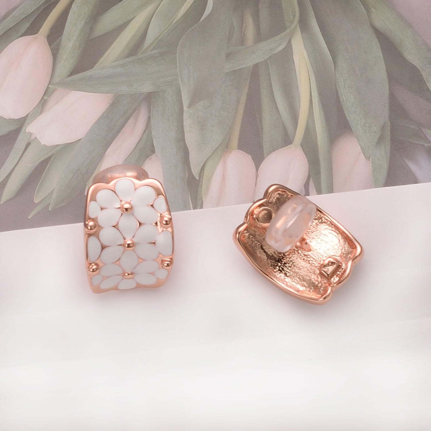 Detalle de Vissen Weiß Blumen Rosegold Ohrclips Damen – Roségold, weiße Blume, 20 mm