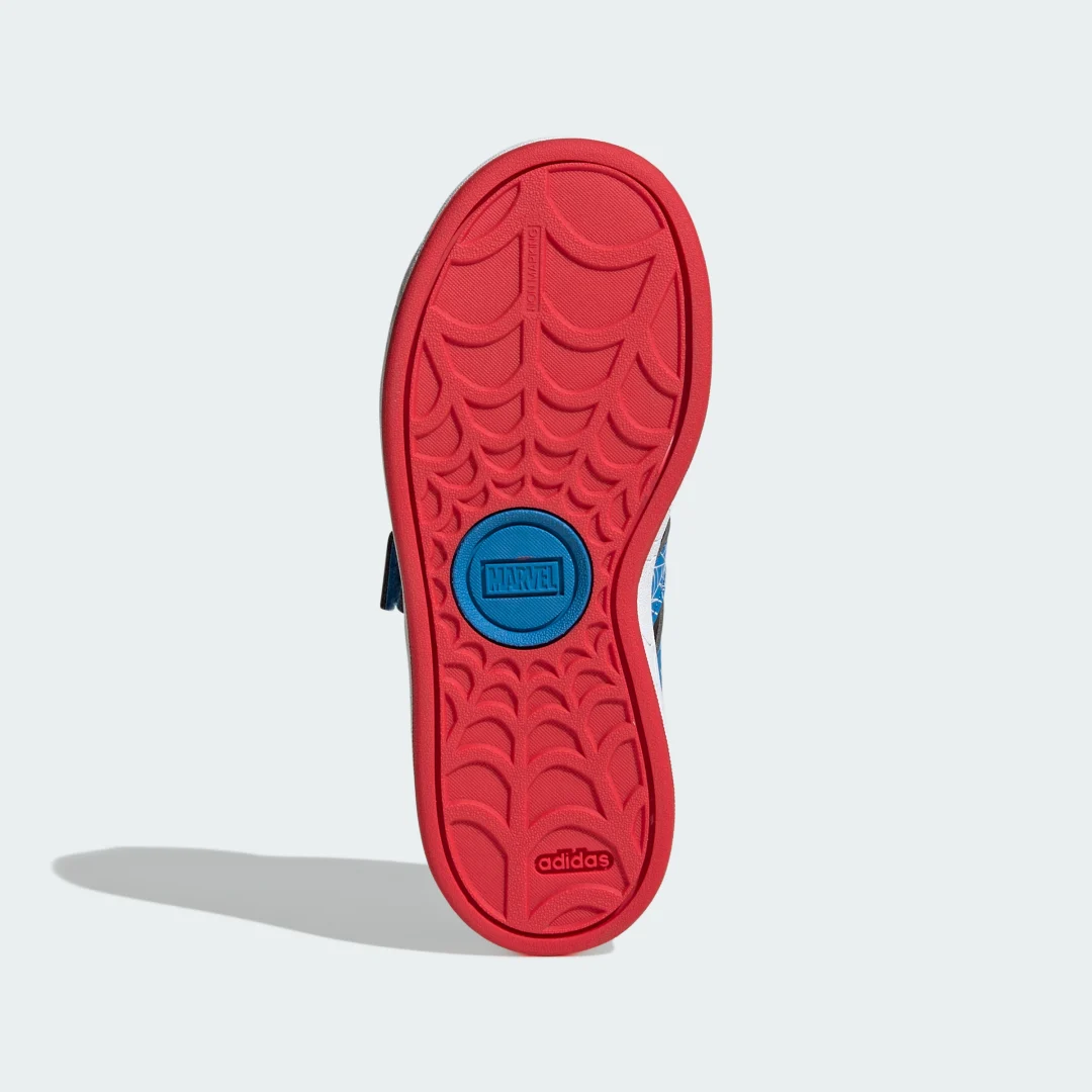 Detalle 2 de Zapatilla adidas Marvel Spider-Man Grand Court — negro urbano con estilo Spider-Man