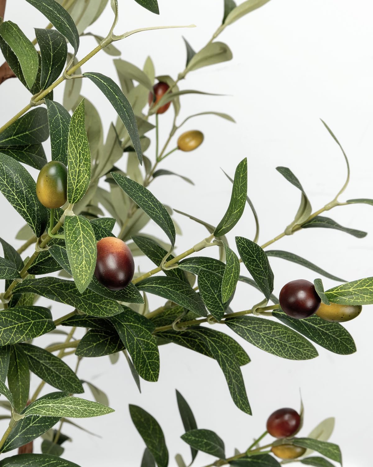 Detalle de LuceAlberi artificial olive tree, 6 ft