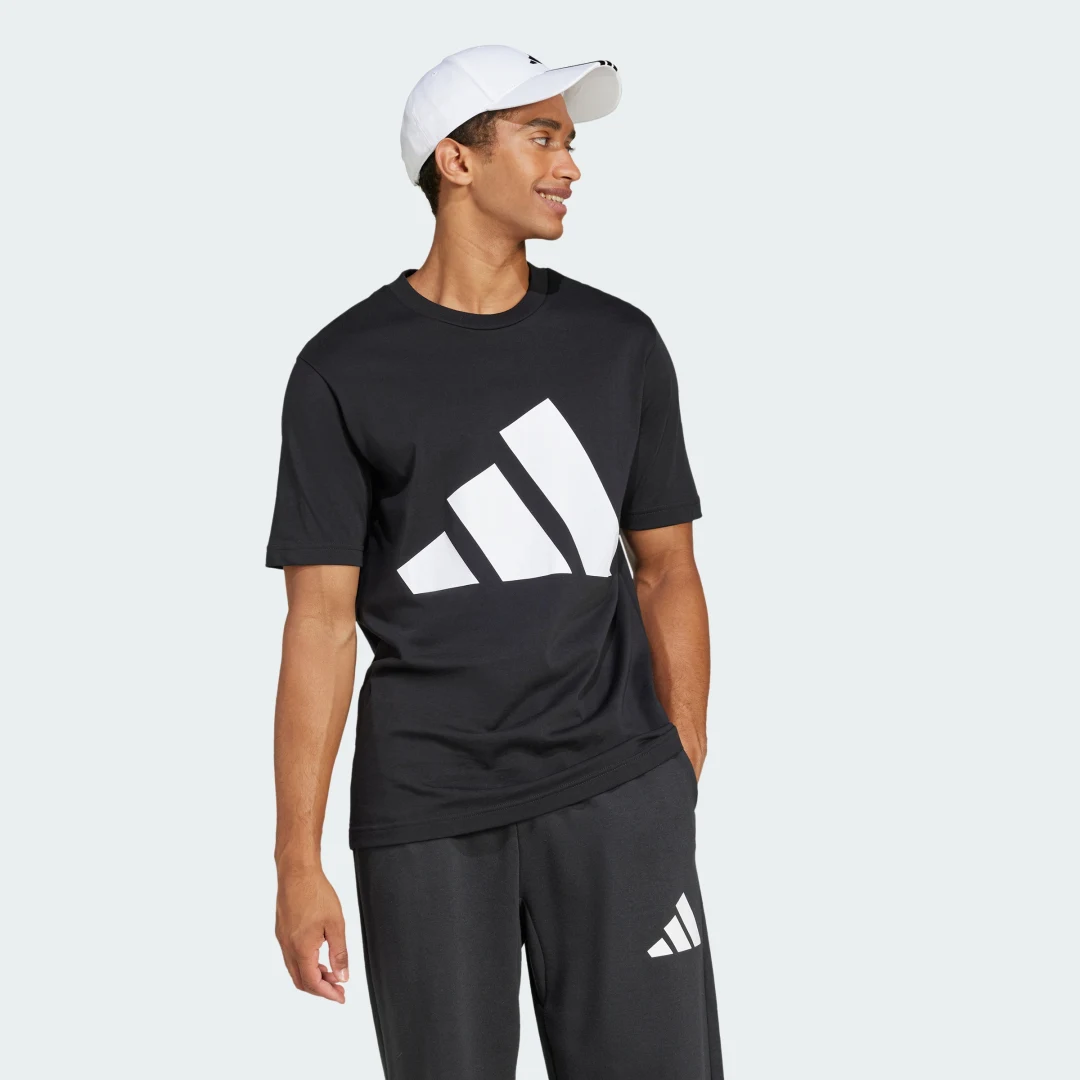 Detalle de Camiseta Essentials Big Logo Adidas – Negro