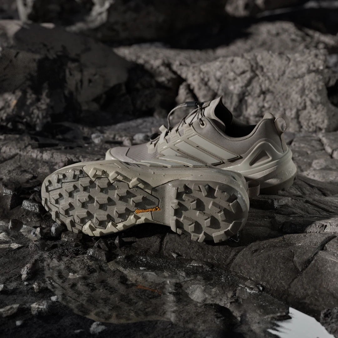 Detalle de Adidas Terrex Skychaser GORE-TEX Hiking: zapatilla de trekking impermeable en Beige