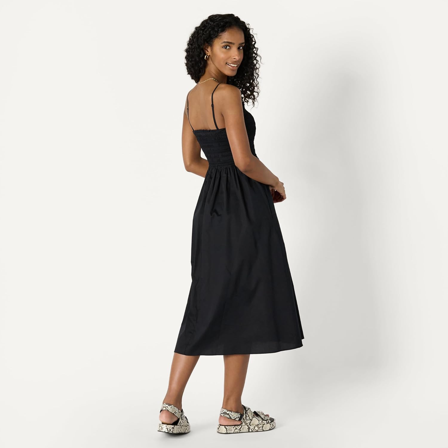 Detalle 2 de Amazon Essentials Women's Regular-Fit Cotton Sateen Smocked Bodice Short Dress
