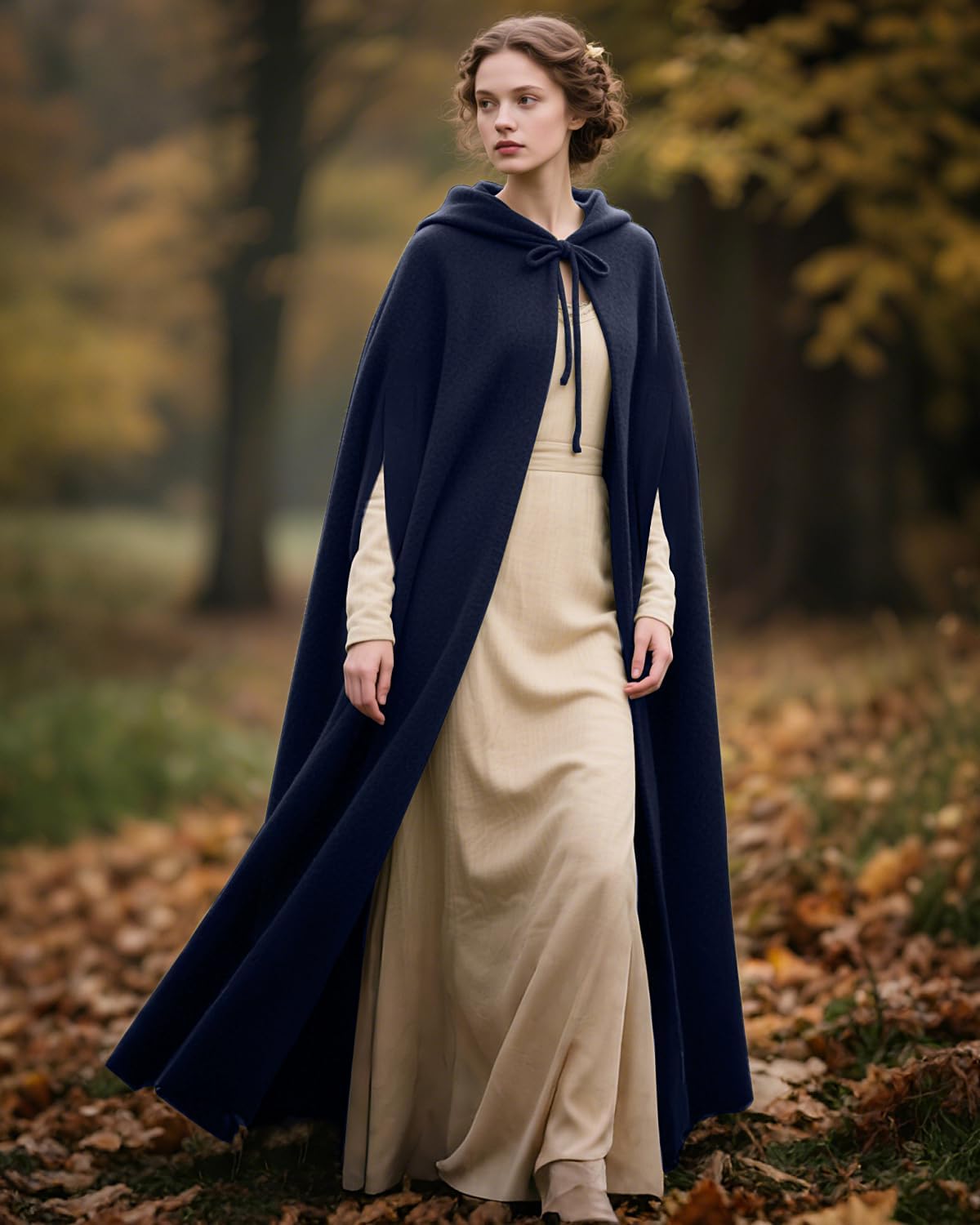 Detalle 1 de L'VOW Hooded Cloak, Polyester