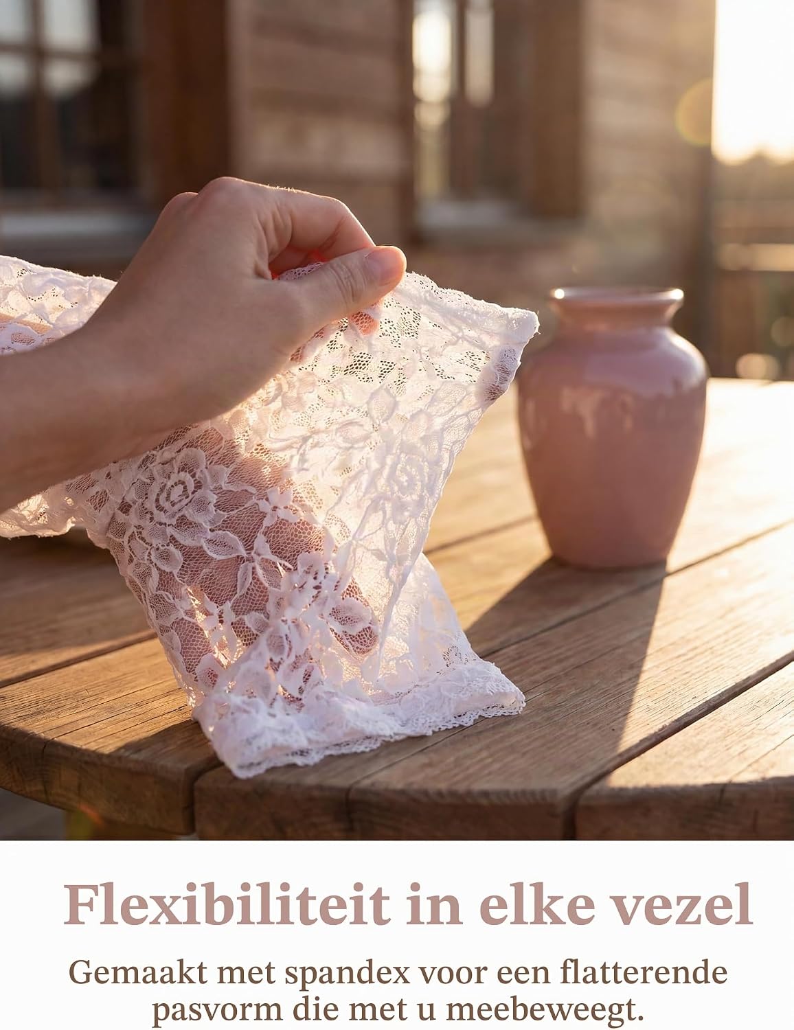 Thumbnail 1 de LEKMBBY 1416 dirndlblouse met witte bloemenkant, opstaande kraag en halve mouwen